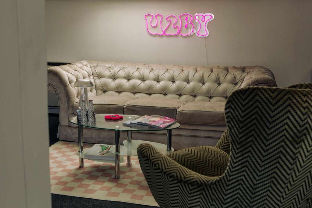Used 2 Be Yours : Curated Thrifting & Photography Studio